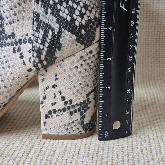 Madden Girl Women Ankle Boots Block Heel Snake Skin Print Zips 7M Cream Gray - Picture 5 of 12